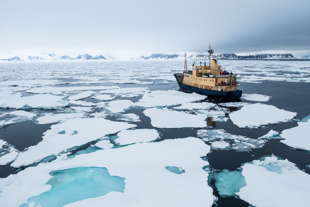 Suite à une forte opposition internationale et des actions en justice menées par plusieurs ONG, la Norvège a déclaré le dimanche 1er décembre qu'elle n'accorderait pas de permis pour l'exploration minière sous-marine dans ses eaux arctiques en 2025.