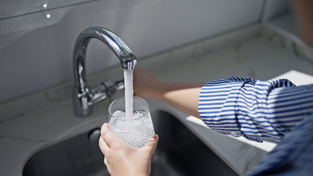 Eau du robinet : la présence inquiétante d’un polluant éternel